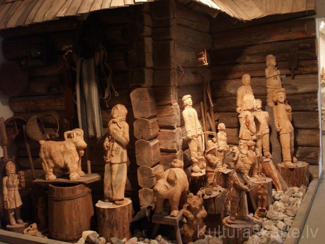 V.Hirtes koka skulptūras